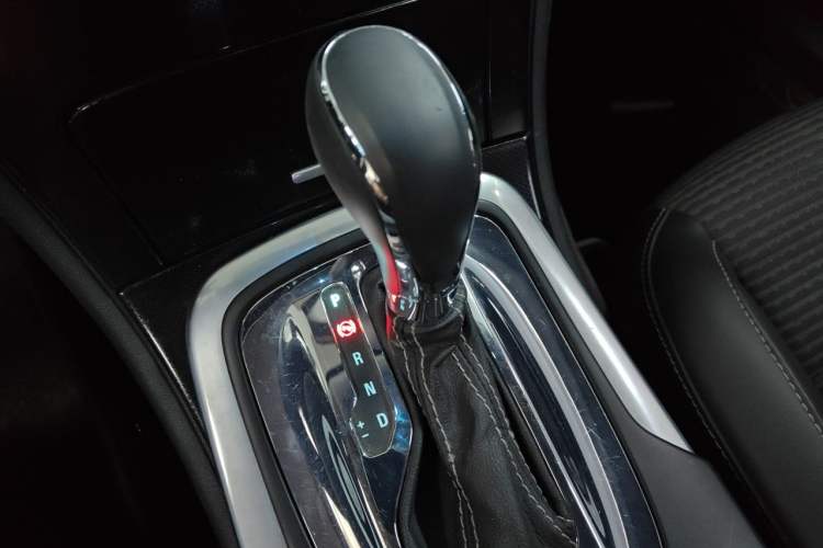 Used Buick Regal 2015 1.6T Leading Technology Model Gear Lever