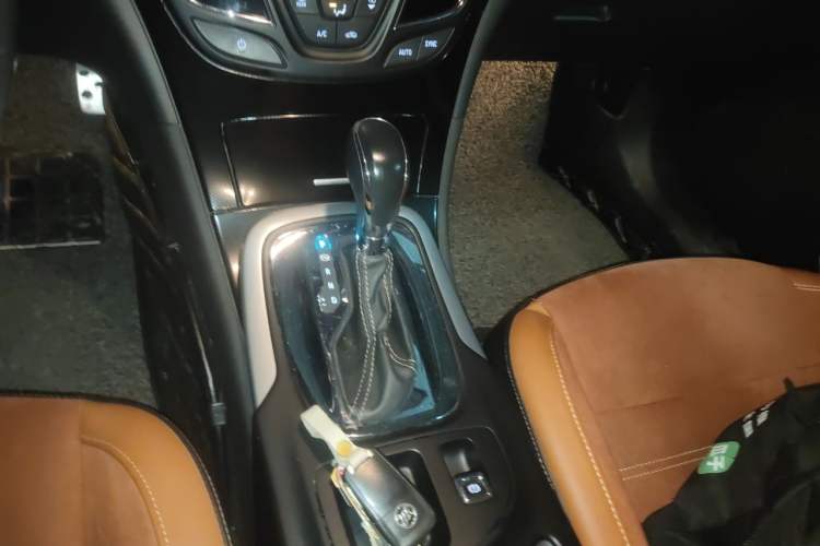 Used Buick Regal 2015 1.6T Elite Tech Model Gear Lever