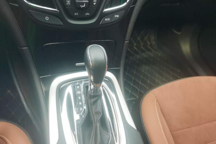 Used Buick Regal 2015 1.6T Elite Tech Model Gear Lever