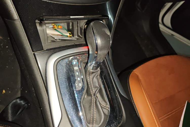 Used Buick Regal 2015 1.6T Elite Tech Model Gear Lever