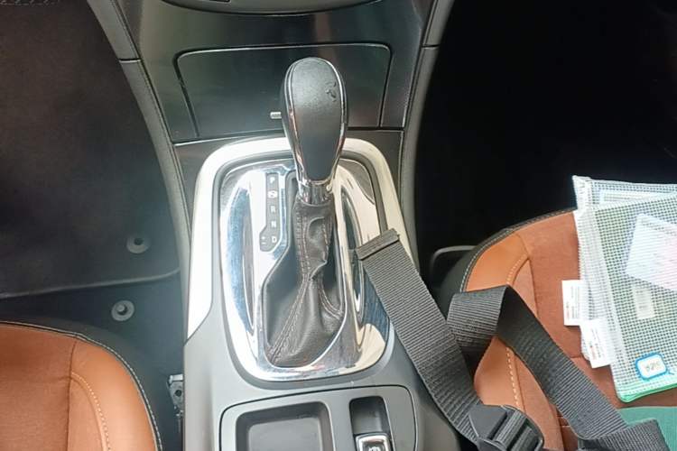 Used Buick Regal 2015 1.6T Elite Tech Model Gear Lever