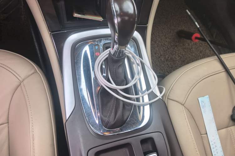 Used Buick Regal 2015 2.0L Elite Fashion Edition Gear Lever
