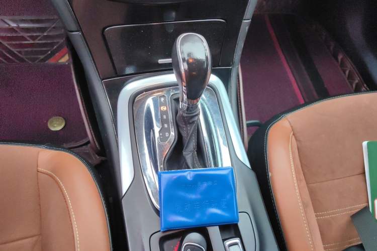 Used Buick Regal 2015 1.6T Elite Tech Model Gear Lever