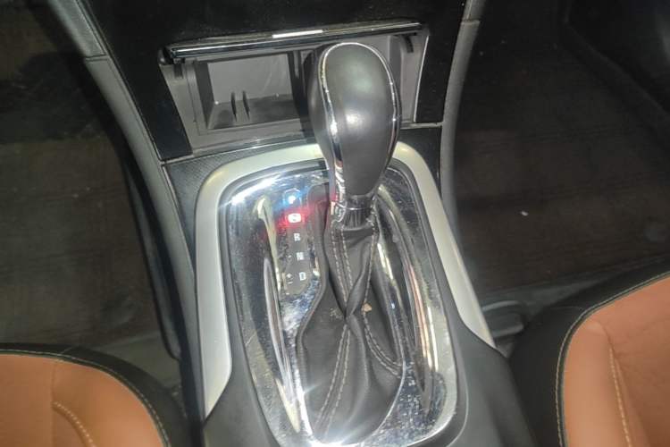 Used Buick Regal 2015 1.6T Elite Tech Model Gear Lever