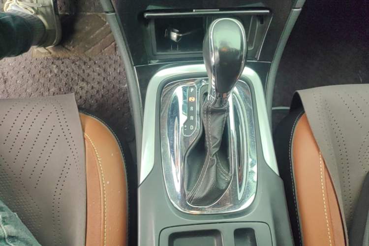 Used Buick Regal 2015 1.6T Elite Tech Model Gear Lever