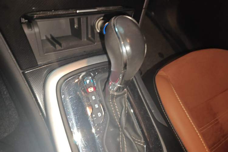 Used Buick Regal 2015 1.6T Elite Tech Model Gear Lever