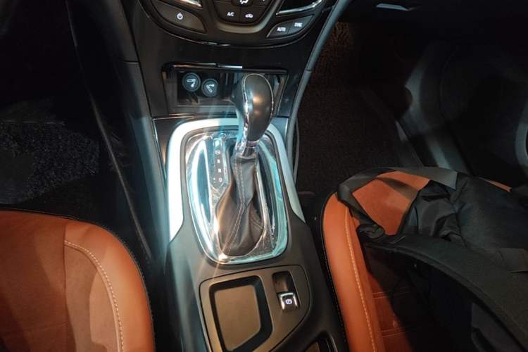 Used Buick Regal 2015 1.6T Elite Tech Model Gear Lever