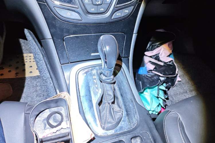 Used Buick Regal 2015 1.6T Elite Tech Model Gear Lever