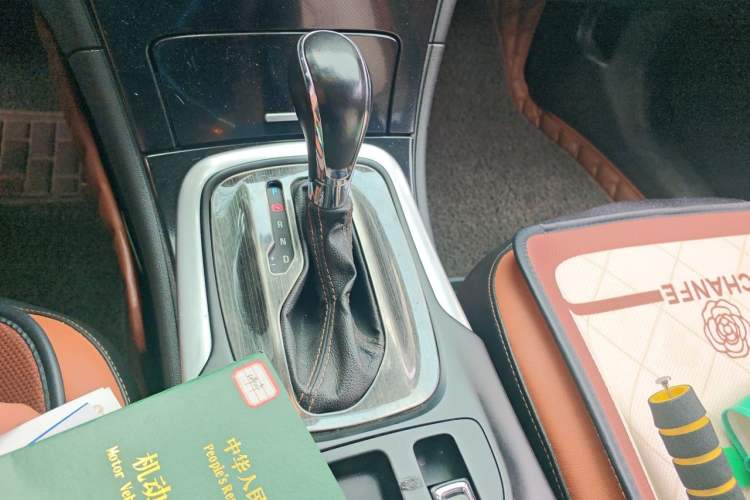 Used Buick Regal 2015 1.6T Elite Tech Model Gear Lever