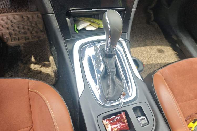 Used Buick Regal 2015 1.6T Elite Tech Model Gear Lever