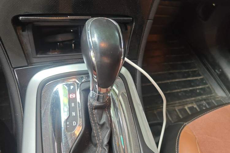 Used Buick Regal 2015 1.6T Elite Tech Model Gear Lever