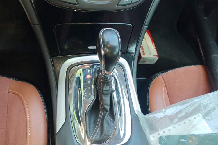Used Buick Regal 2015 1.6T Elite Tech Model Gear Lever