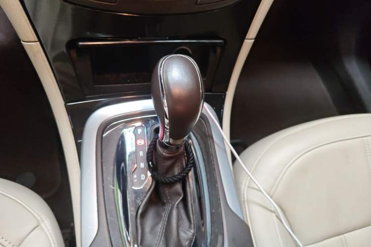 Used Buick Regal 2015 2.0L Elite Fashion Edition Gear Lever