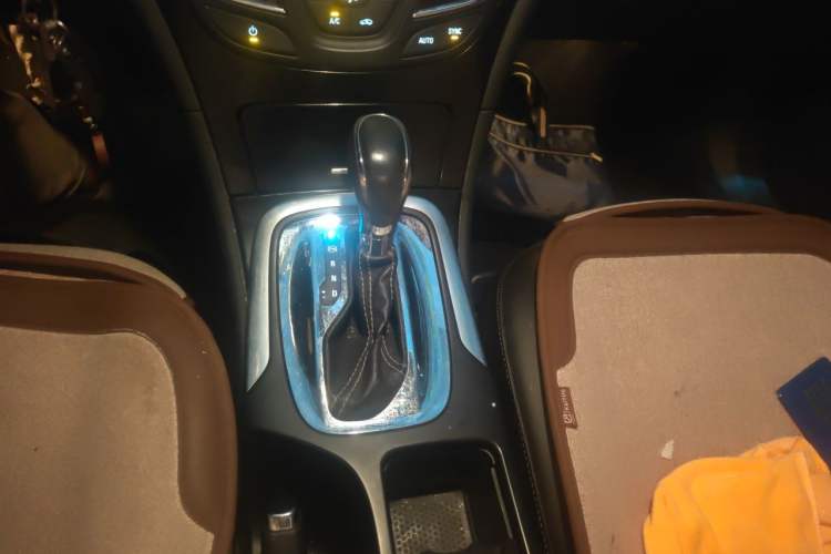 Used Buick Regal 2015 1.6T Leading Technology Model Gear Lever