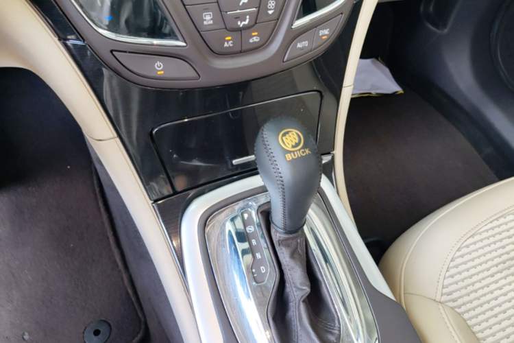 Used Buick Regal 2015 2.0L Leading Fashion Edition Gear Lever