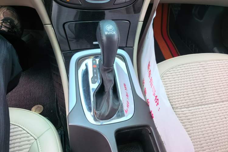 Used Buick Regal 2015 2.0L Leading Fashion Edition Gear Lever