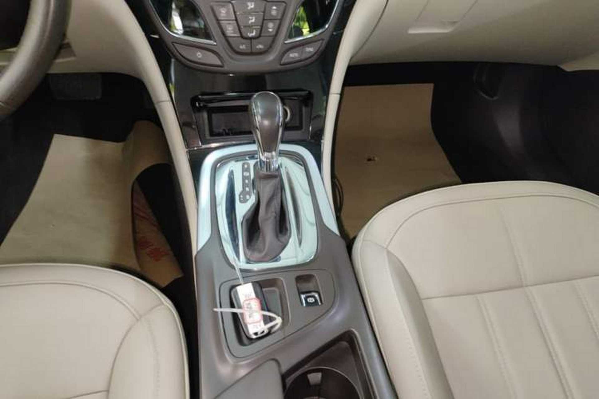 Used Buick Regal 2015 2.0L Elite Fashion Edition Gear Lever