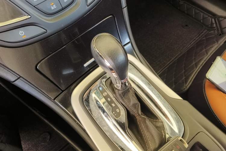 Used Buick Regal 2015 1.6T Elite Tech Model Gear Lever
