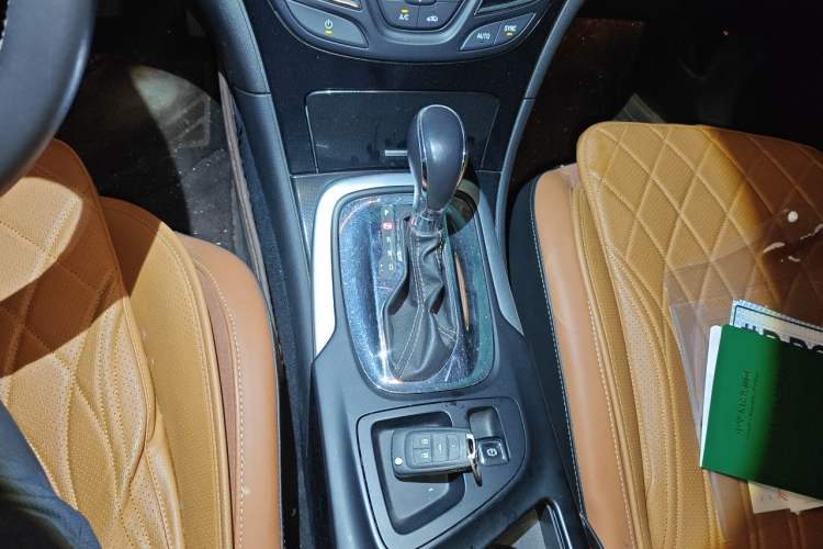 Used Buick Regal 2015 1.6T Elite Tech Model Gear Lever