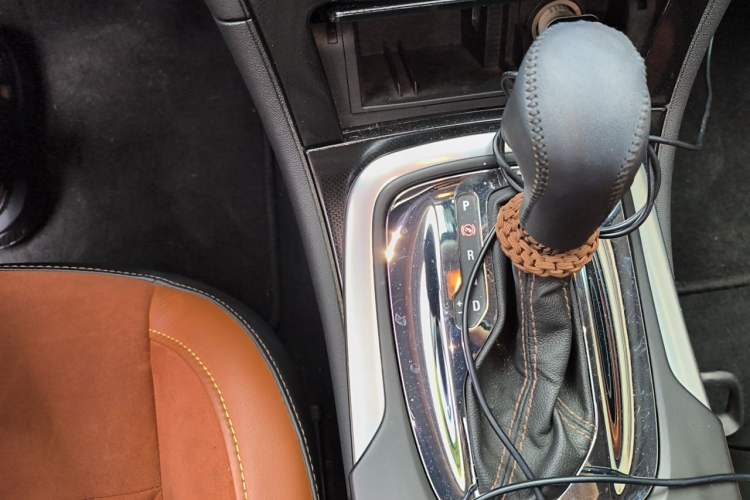 Used Buick Regal 2015 1.6T Elite Tech Model Gear Lever