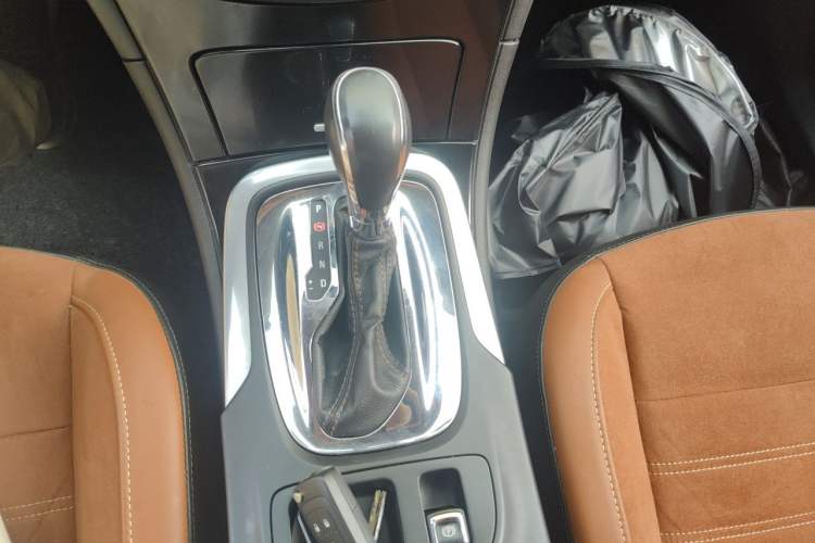 Used Buick Regal 2015 1.6T Elite Tech Model Gear Lever