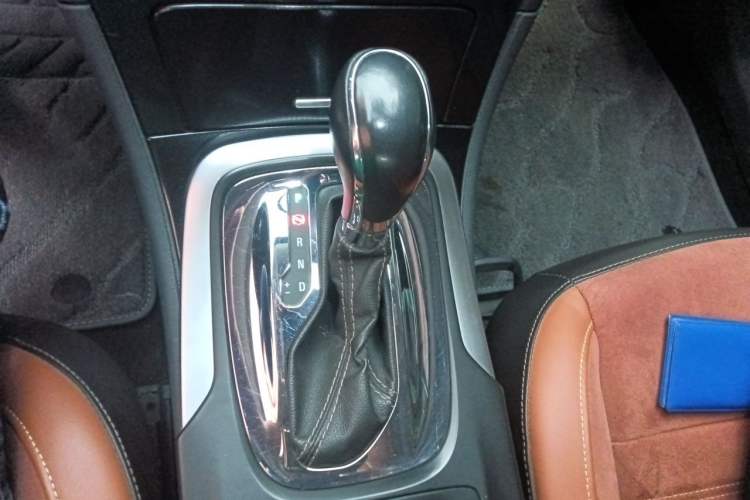 Used Buick Regal 2015 1.6T Elite Tech Model Gear Lever