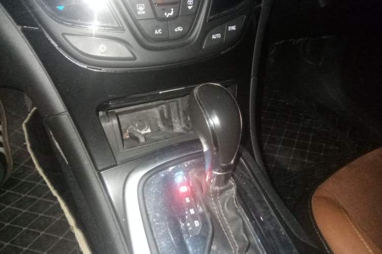 Used Buick Regal 2015 1.6T Elite Tech Model Gear Lever