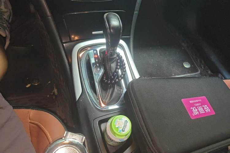 Used Buick Regal 2015 1.6T Elite Tech Model Gear Lever