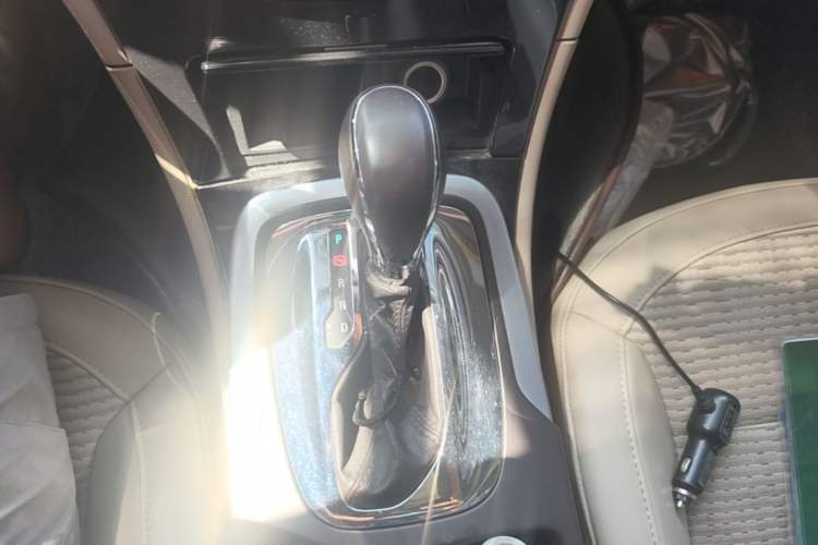 Used Buick Regal 2015 2.0L Leading Fashion Edition Gear Lever