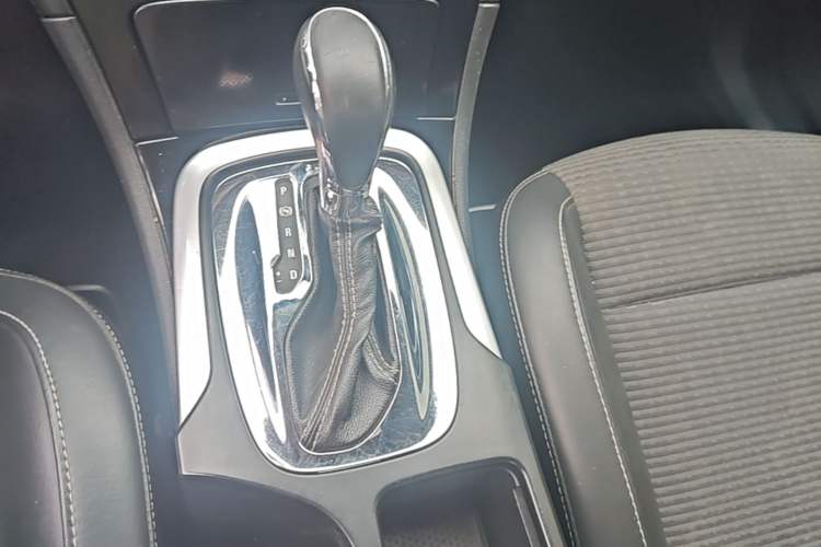 Used Buick Regal 2015 1.6T Leading Technology Model Gear Lever