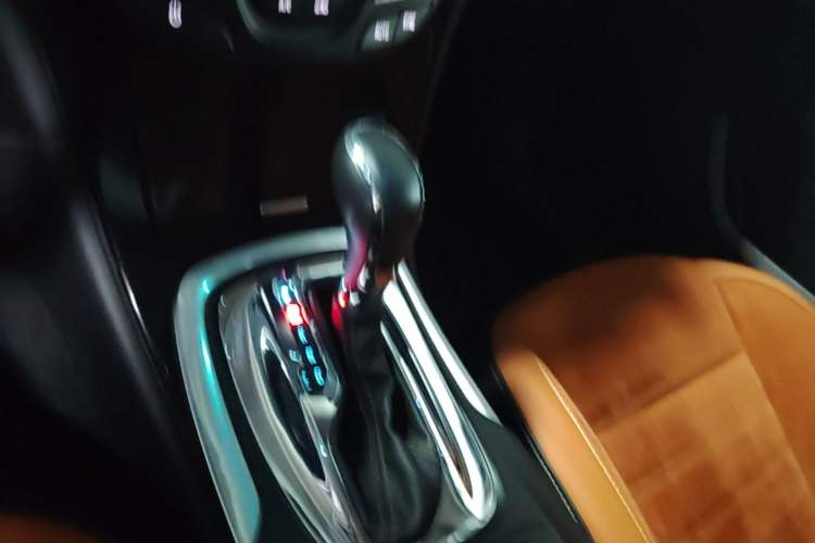 Used Buick Regal 2015 1.6T Elite Tech Model Gear Lever