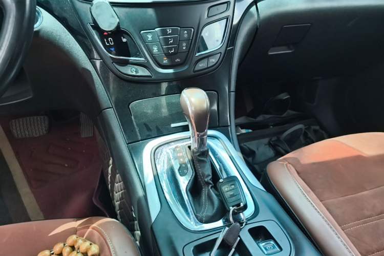 Used Buick Regal 2015 1.6T Elite Tech Model Gear Lever
