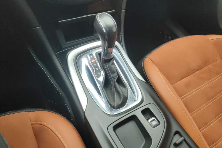 Used Buick Regal 2015 1.6T Elite Tech Model Gear Lever