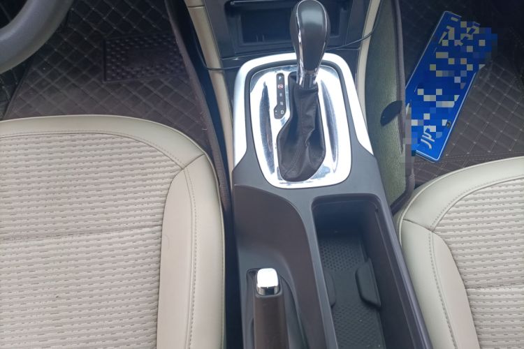 Used Buick Regal 2015 2.0L Leading Fashion Edition Gear Lever