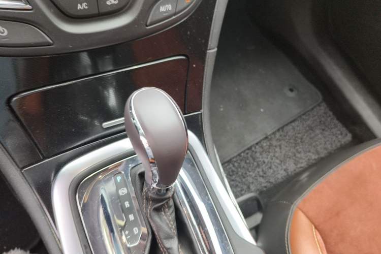 Used Buick Regal 2015 1.6T Elite Tech Model Gear Lever