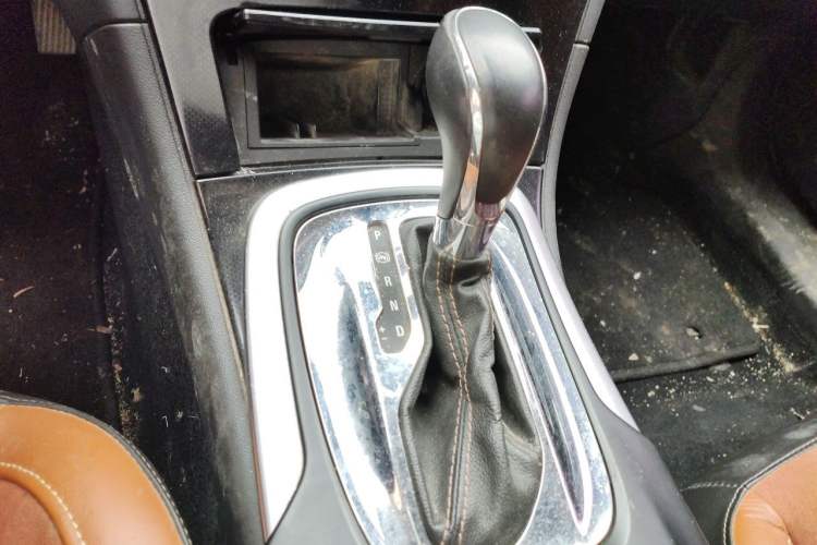 Used Buick Regal 2015 1.6T Elite Tech Model Gear Lever