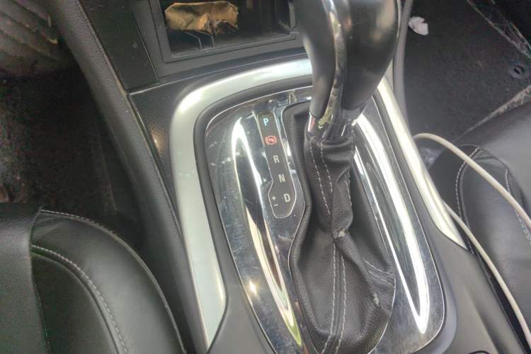 Used Buick Regal 2015 1.6T Elite Tech Model Gear Lever