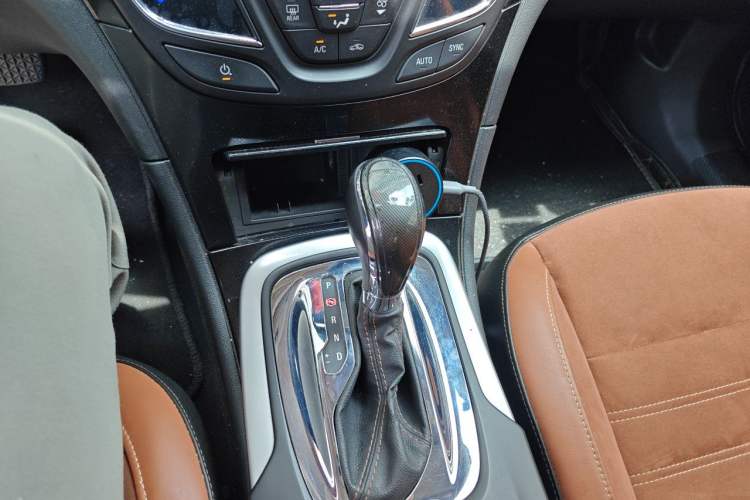 Used Buick Regal 2015 1.6T Elite Tech Model Gear Lever