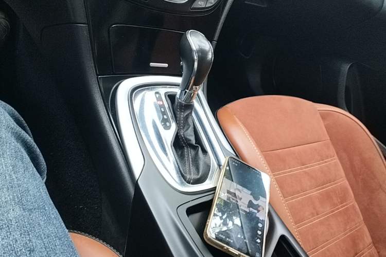 Used Buick Regal 2015 1.6T Elite Tech Model Gear Lever