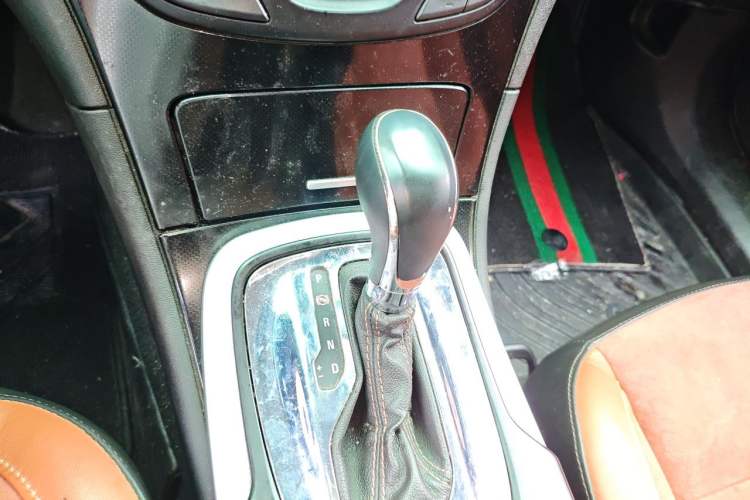 Used Buick Regal 2015 1.6T Elite Tech Model Gear Lever