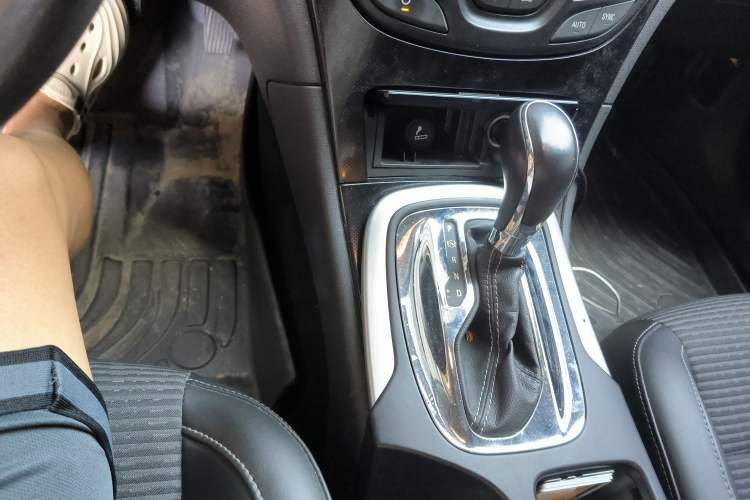 Used Buick Regal 2015 1.6T Leading Technology Model Gear Lever