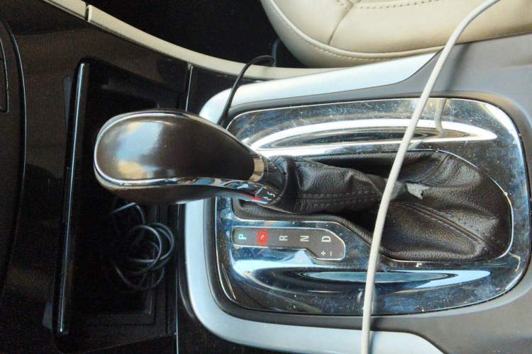 Used Buick Regal 2015 2.0L Elite Fashion Edition Gear Lever