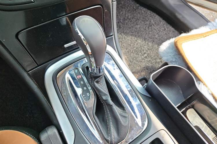 Used Buick Regal 2015 1.6T Elite Tech Model Gear Lever