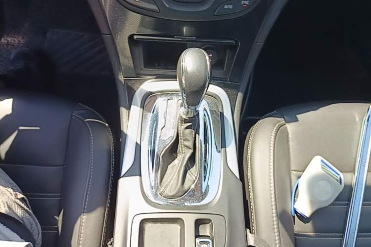 Used Buick Regal 2015 1.6T Elite Tech Model Gear Lever