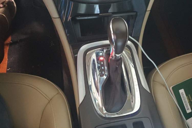 Used Buick Regal 2015 2.0L Elite Fashion Edition Gear Lever
