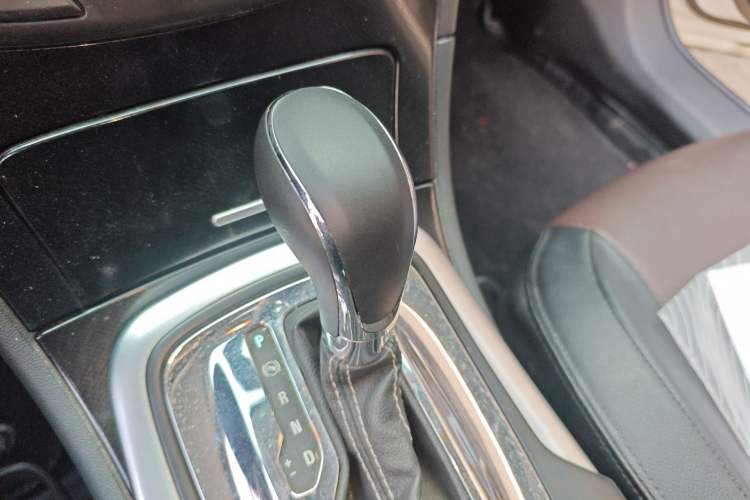 Used Buick Regal 2015 1.6T Leading Technology Model Gear Lever