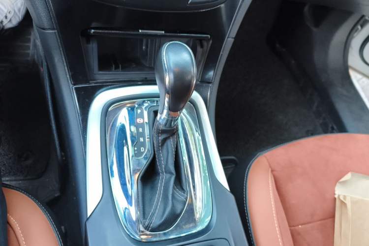 Used Buick Regal 2015 1.6T Elite Tech Model Gear Lever