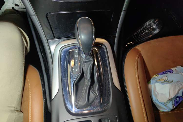 Used Buick Regal 2015 1.6T Elite Tech Model Gear Lever
