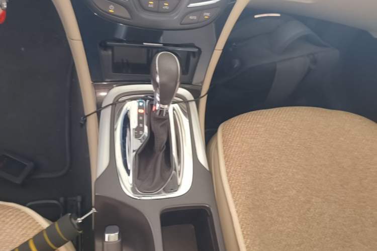 Used Buick Regal 2015 2.0L Leading Fashion Edition Gear Lever