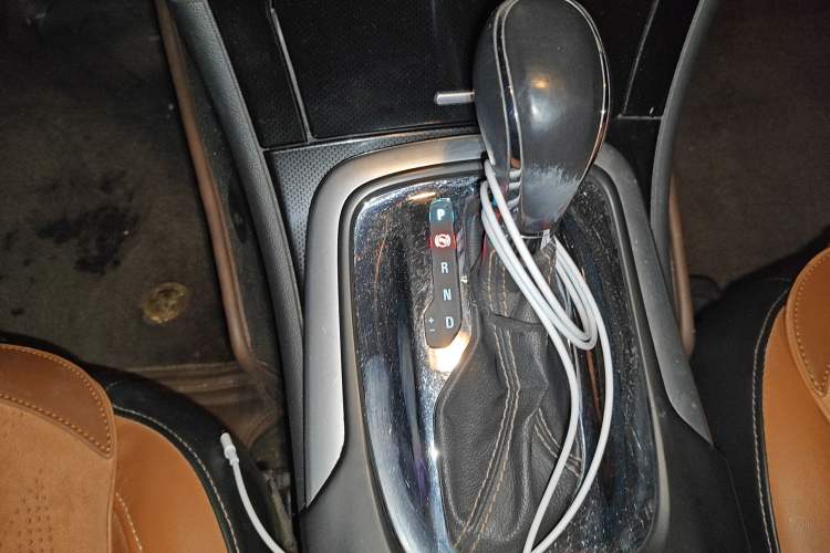 Used Buick Regal 2015 1.6T Elite Tech Model Gear Lever